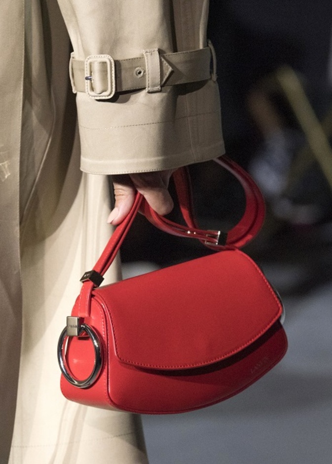 موديلات حقائب يد حمراء بتصميم لافت ومميّز من Lanvin