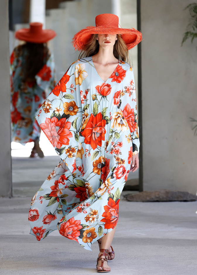 موديلات فساتين محتشمة بنقشات الورود لإطلالات مشرقة في رمضان 2022