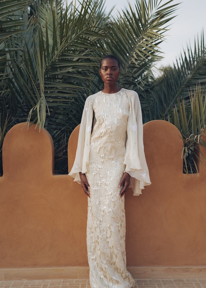 جلابيات وعبايات باللون الأبيض للصبايا لإطلالة مشرقة في رمضان 2022