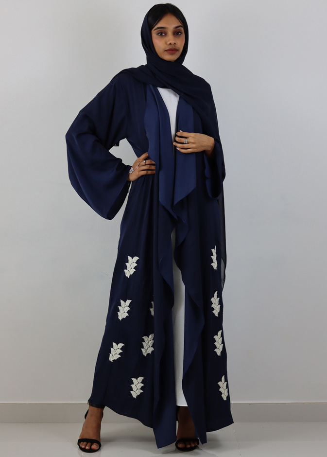 موديلات عبايات كحلية وبيضاء للصبايا في رمضان 2022