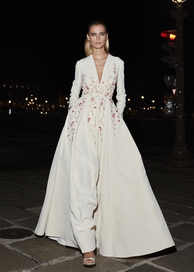 تصاميم جمبسوت عصرية فخمة باللّون الأبيض من Rami El Ali