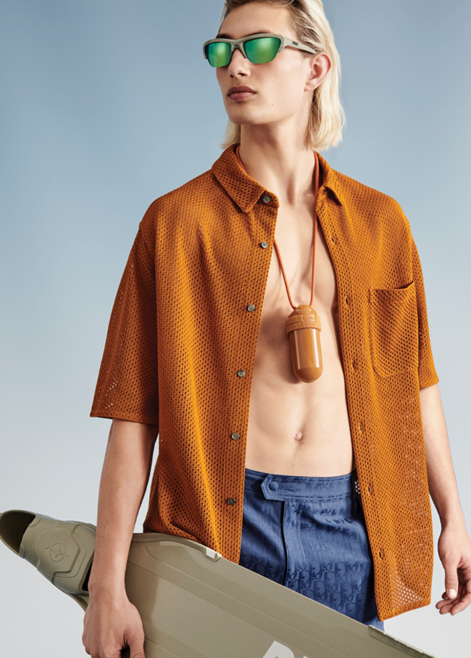 Dior تقدّم المجموعة الكبسولة الخاصة بملابس السباحة المراعية للبيئة بالتعاون مع منظّمة Parley for the Oceans