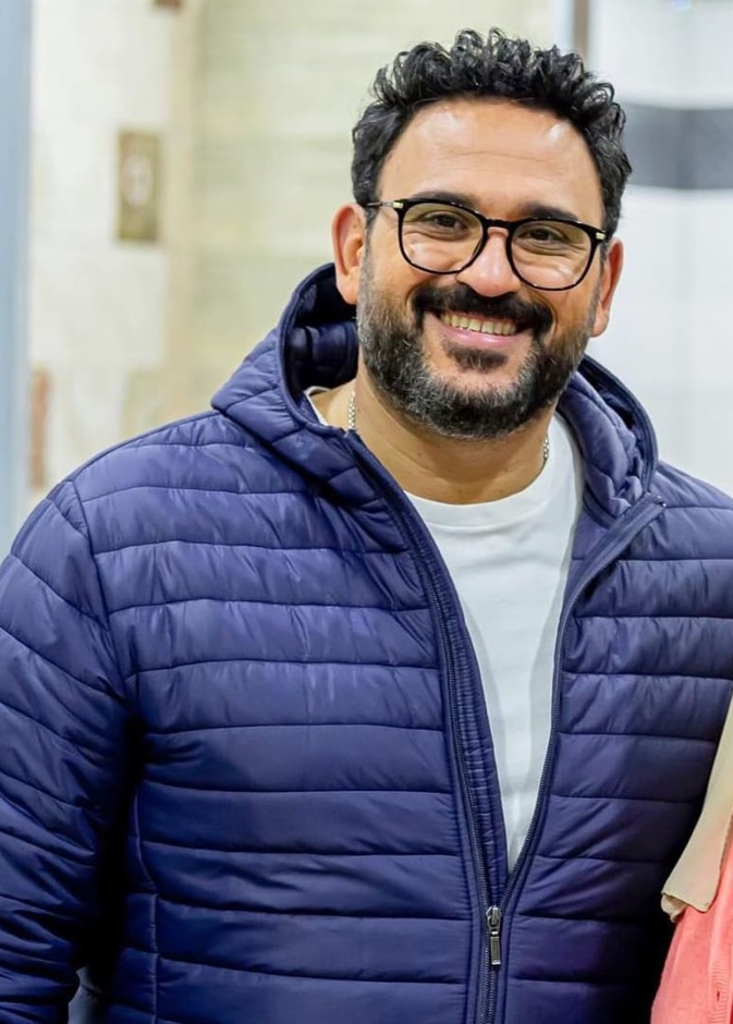أكرم حسني