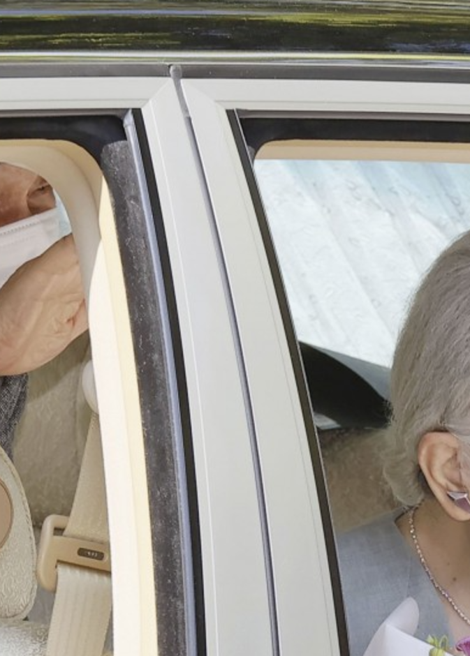 إمبراطور وإمبراطورة اليابان السابقان ينتقلان من مقر إقامتهما الحالي