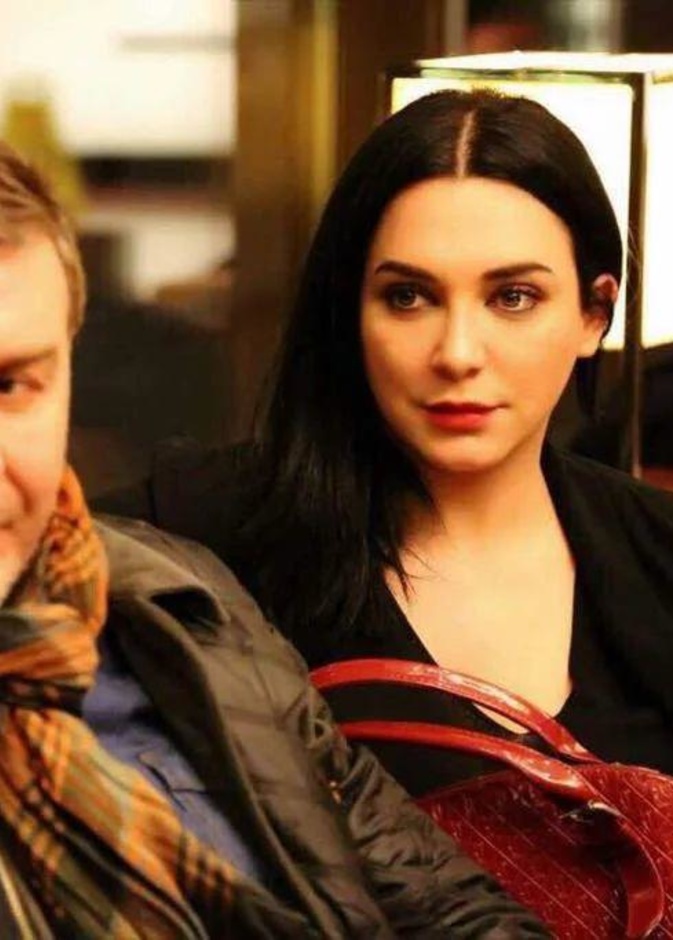 سلاف فواخرجي وزوجها