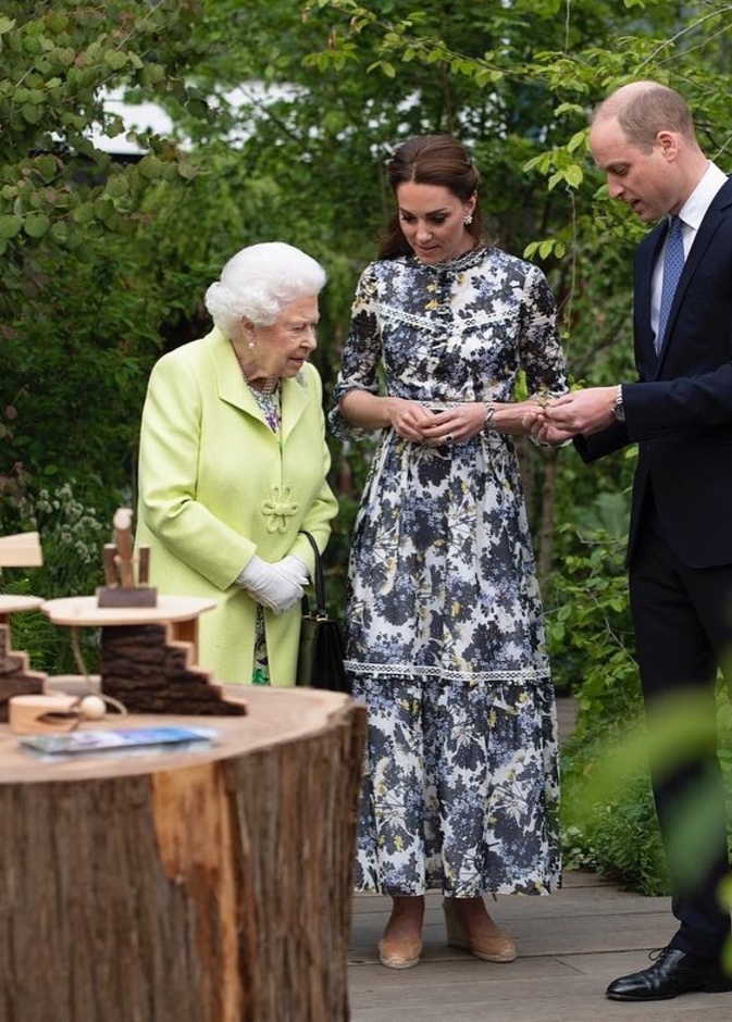 قصر باكنغهام ينشر صورة رسمية جديدة للملكة بمناسبة عيد ميلادها الـ96