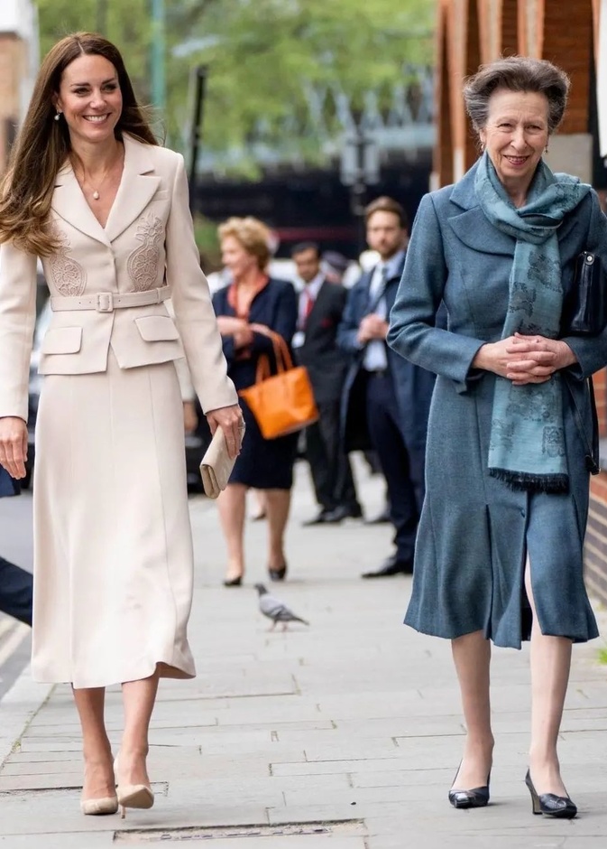 لهذا السبب تم تقديم الأميرة آن على كيت ميدلتون خلال مهمتهم الرسمية المشتركة الجديدة