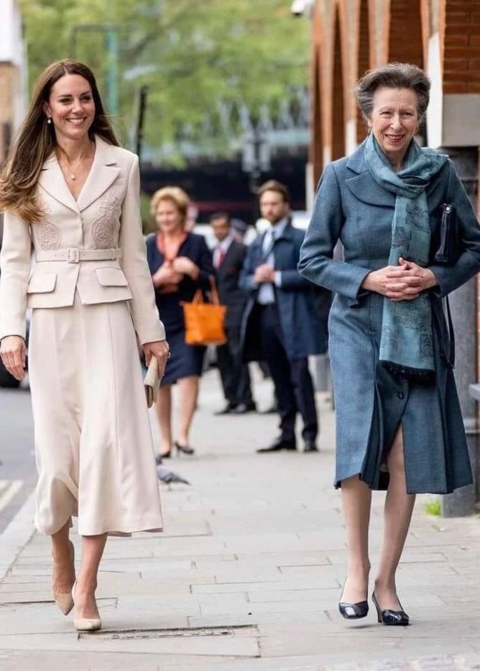 كيت ميدلتون والأميرة آن تقومان بأولى مهماتهما الرسمية المشتركة