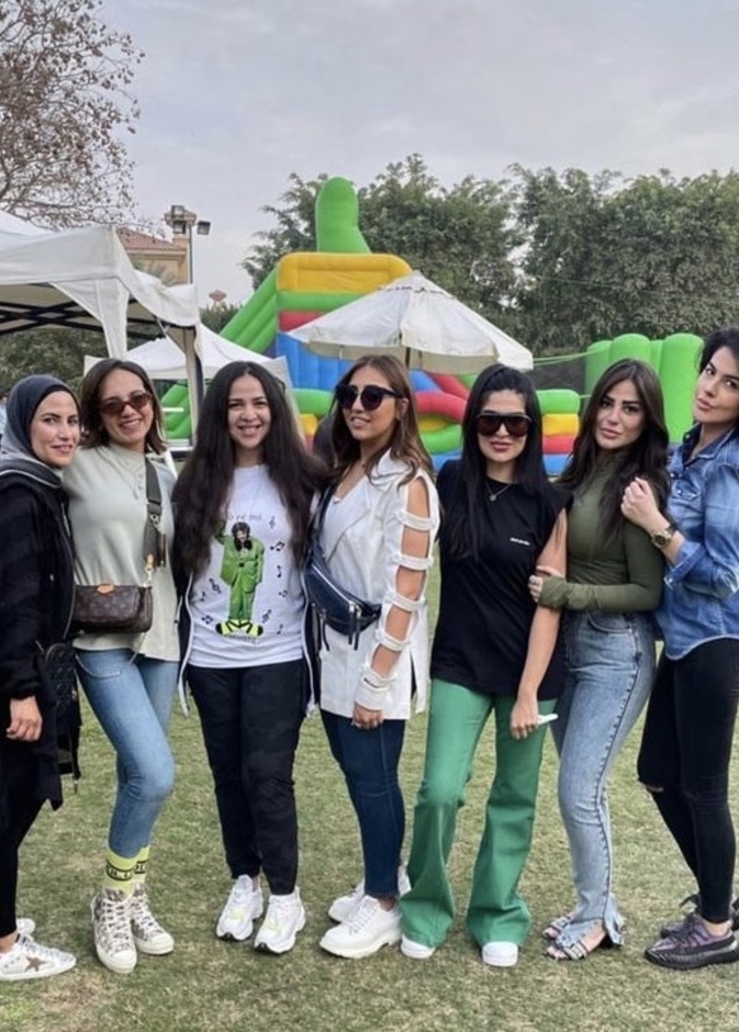 ايمي وصديقاتها