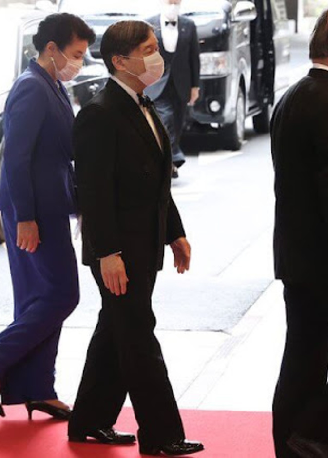 الإمبراطور ناروهيتو والإمبراطورة ماساكو يحضران حفل تسليم جائزة اليابان 2022