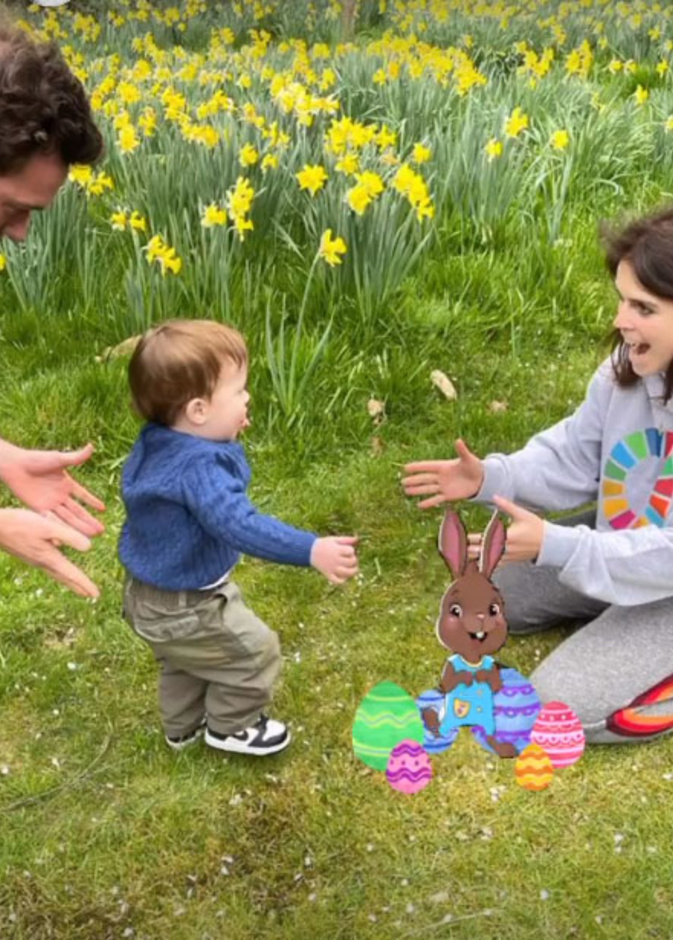 الأميرة يوجين تنشر صور لطفلها أوغست وهو يخطو خطواته الأولى