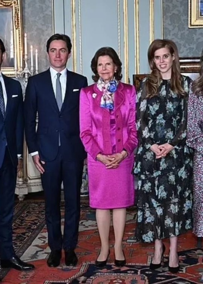 الأمير كارل فيليب يثني على تفاني الأميرة بياتريس 