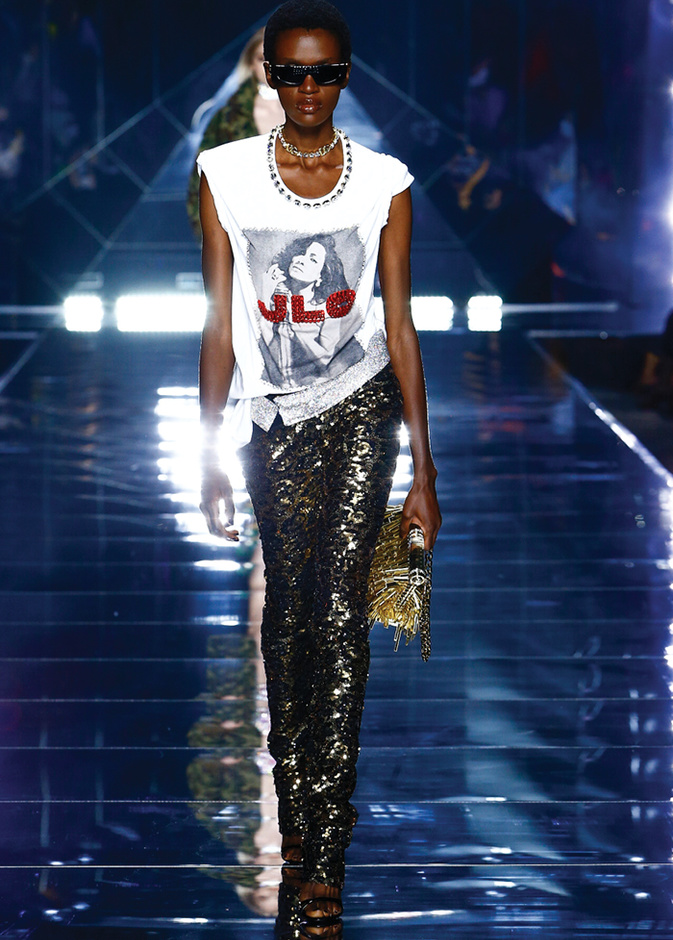 اكتشفي تشكيلة دولتشي آند غابانا من الأزياء النسائية لموسم ربيع وصيف 2022 