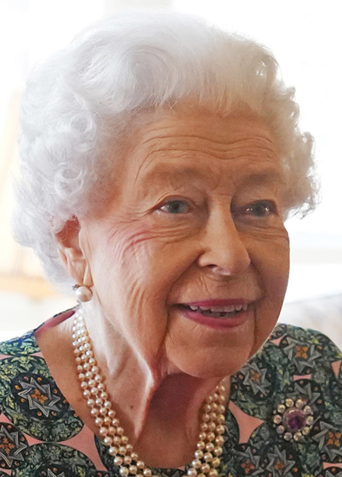 الملكة عانت من صعوبات كبيرة في تصفيف شعرها خلال فترة الإغلاق العام