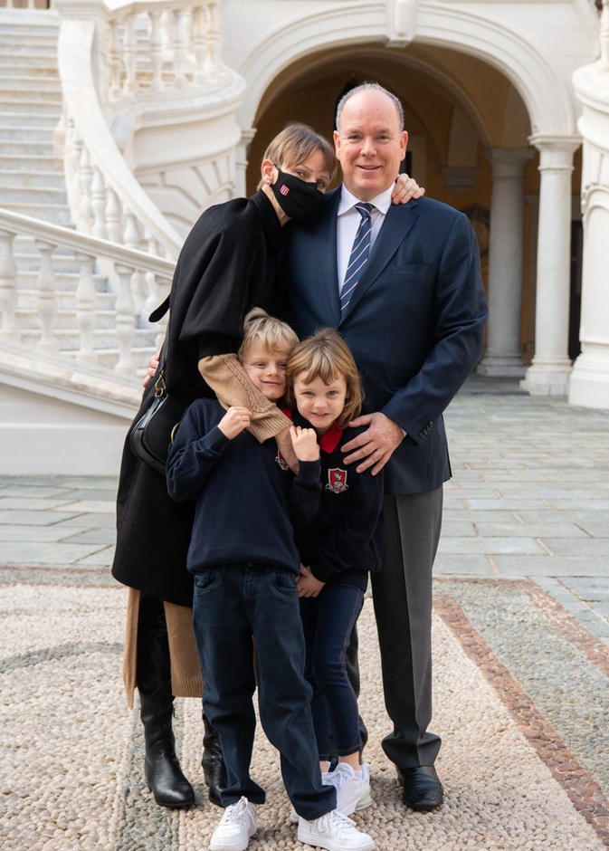 شائعات تتحدث عن مغادرة الأميرة تشارلين لموناكو مرة أخرى