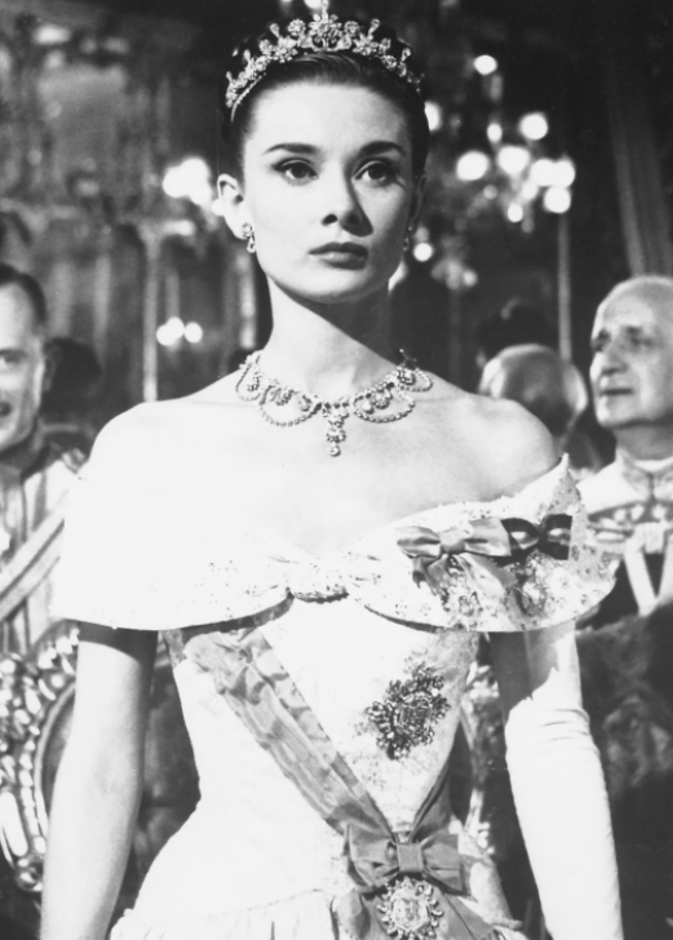 في ذكرى ميلادها.. مجوهرات Audrey Hepburn في أفلام هوليوود الكلاسيكية