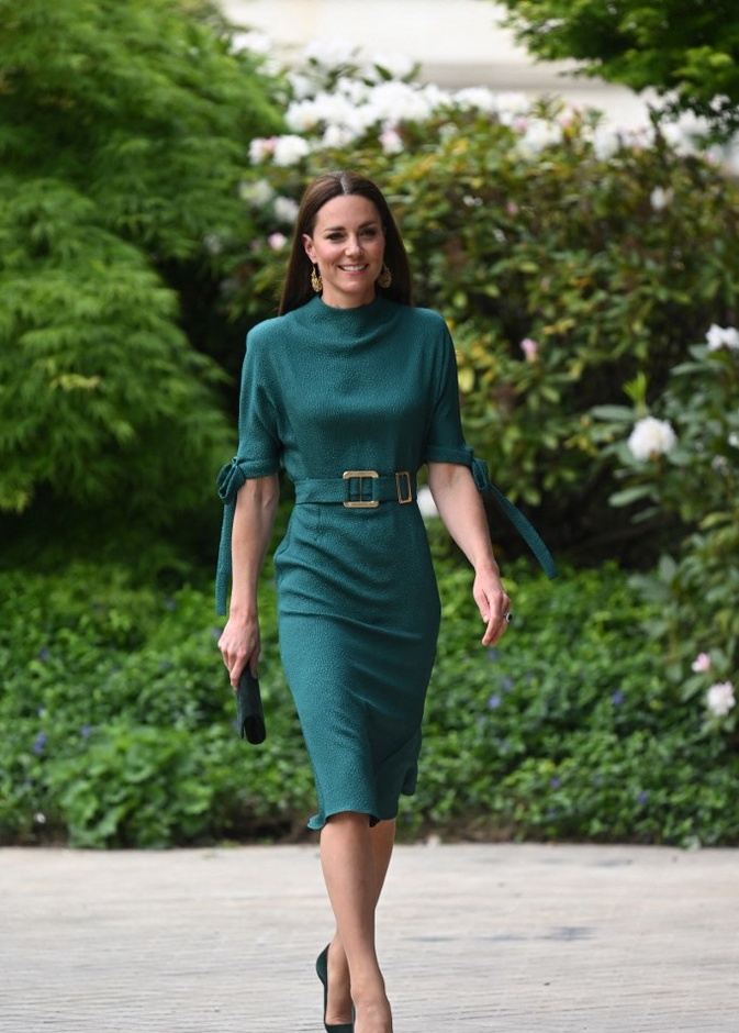 إطلالة كيت ميدلتون بالفستان الأخضر الميدي من علامة Edeline Lee