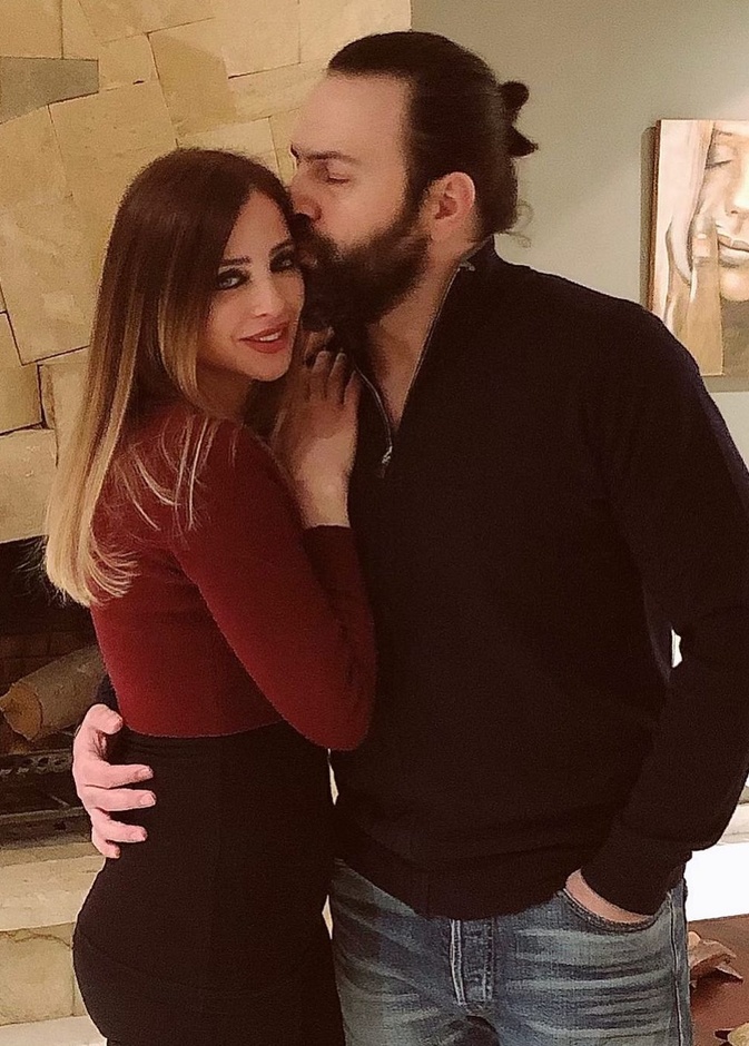 الاعلامية وفاء كيلاني نال زواجها شهرة واسعة كون الزوج هو الممثل تيم حسن - انستغرام الاعلامية