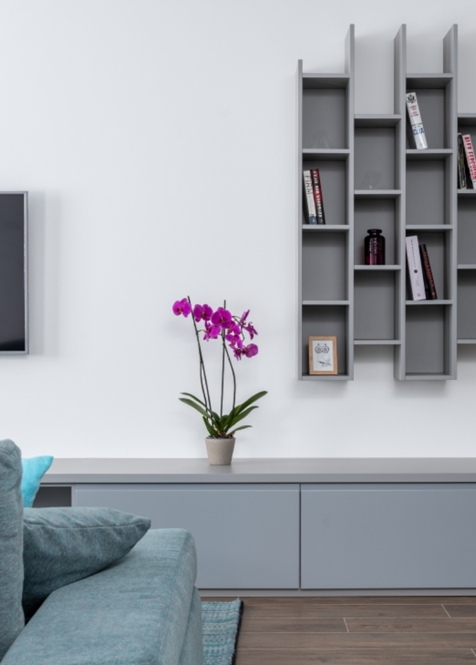 الرمادي مع الأبيض تعكس الأناقة في الديكور الداخلي