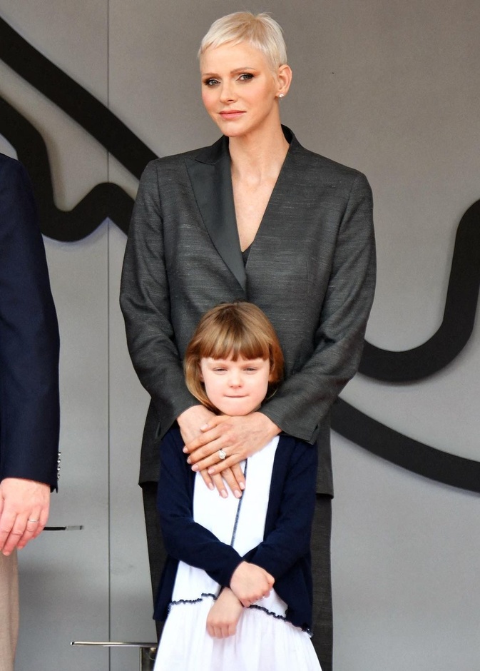 إطلالة شارلين أميرة موناكو راقية في أول ظهور رسمي لها بعد فترة العلاج