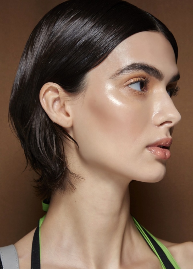 تكبير الخدود بالبلاشر اللماع من دار Victoria &Tomas