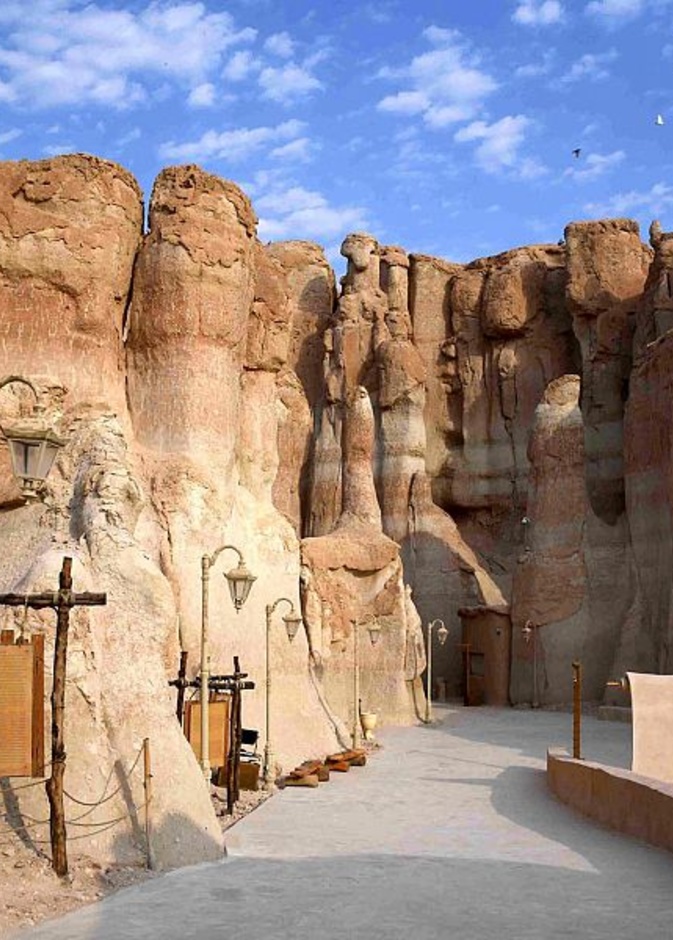 جبل القارة تجربة ساحرة لعشاق المغامرة في الأحساء