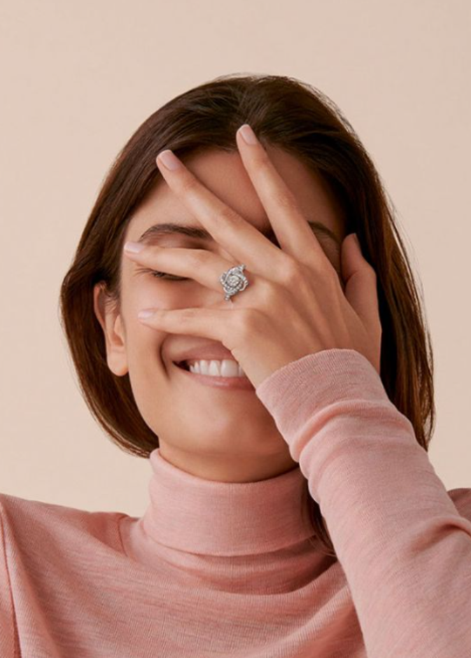 خاتم مرصع بأحجار من الألماس الأبيض من بوشرون