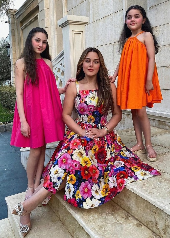 زينب فياض وبناتها