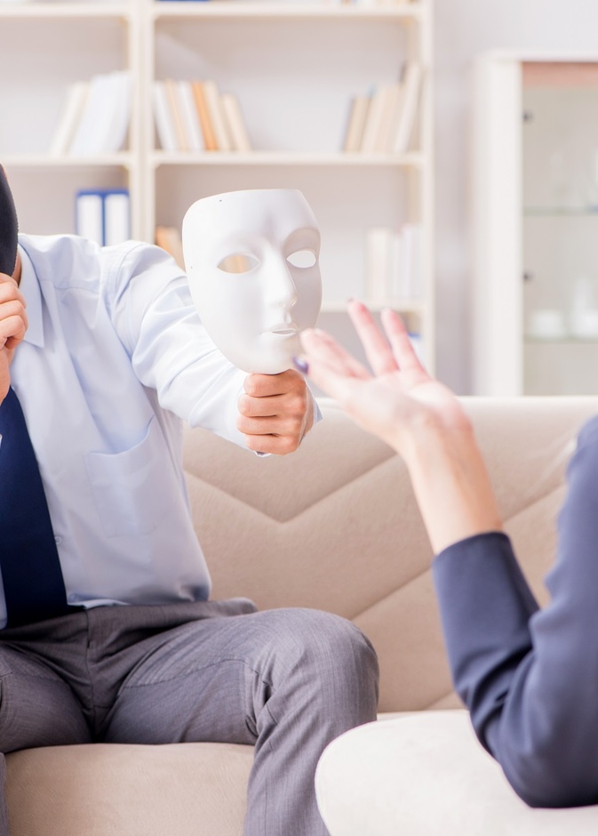 صفات الرجل النرجسي