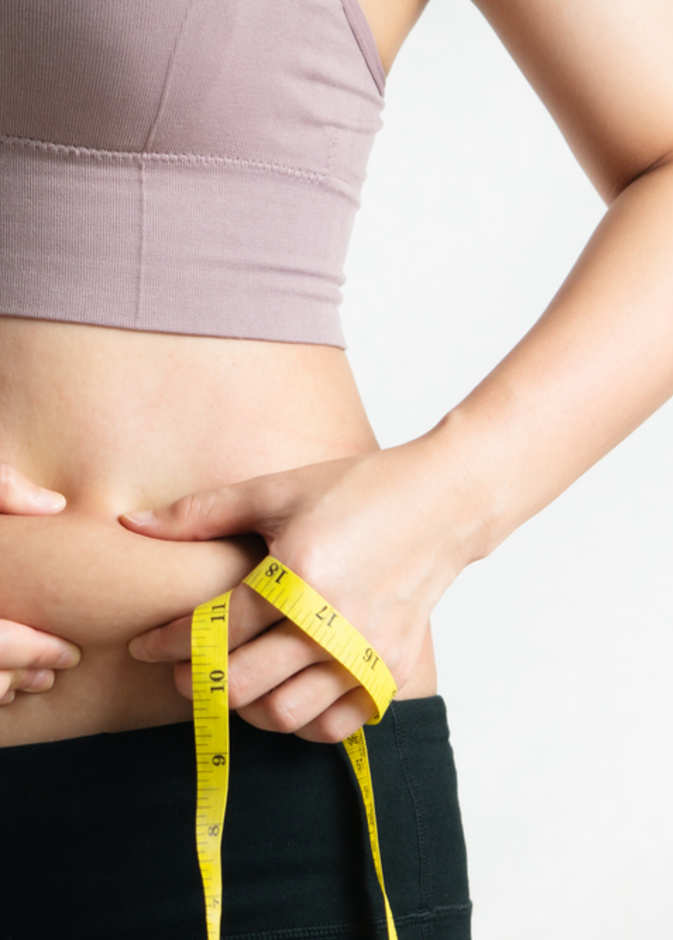 ما هي أسباب تراكم الدهون في البطن والخصر