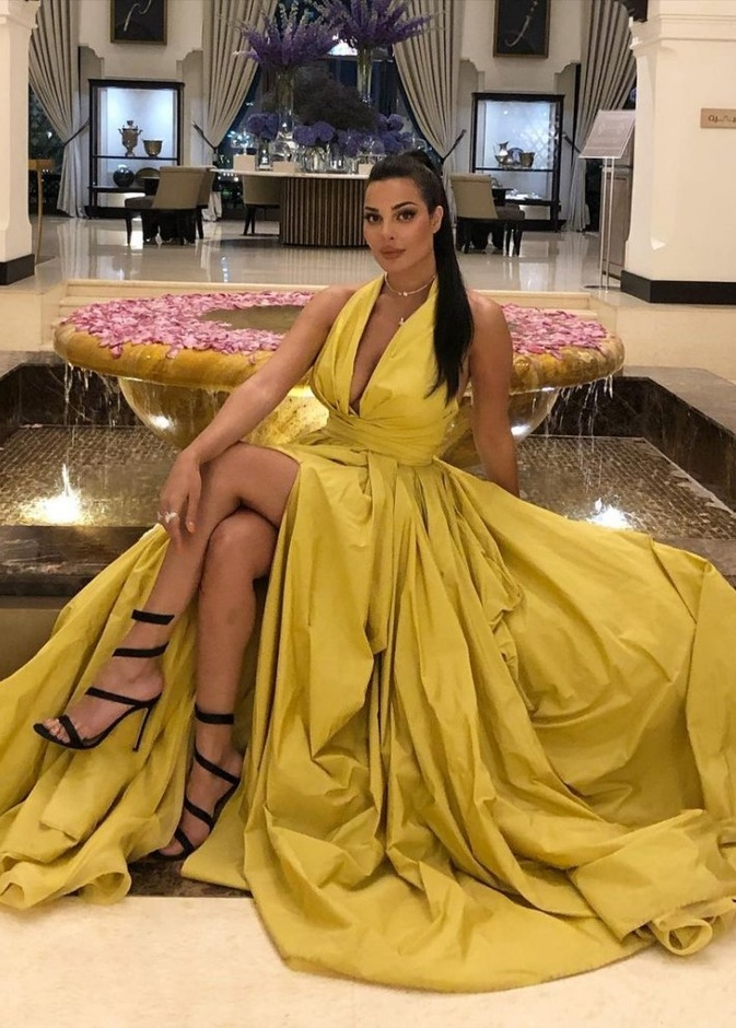 فساتين خطوبة باللون الاصفر انستقرام@nadine.nassib.njeim