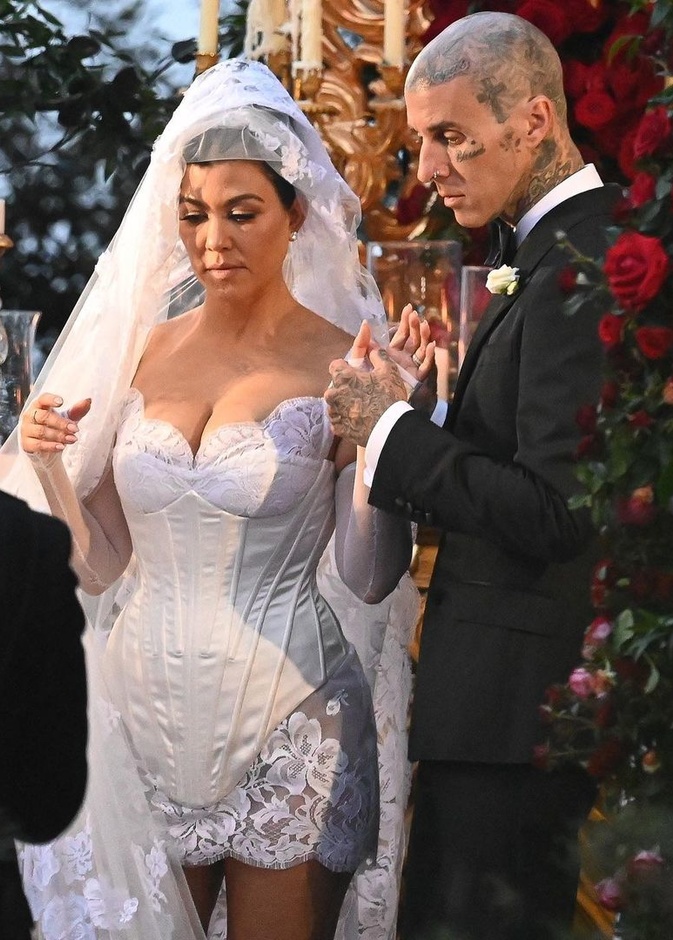 كورتني كارداشيان Kourtney Kardashian وترافيس باركر Travis Barker