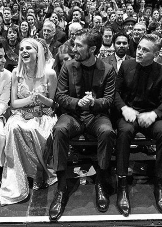 لوسي بوينتون  تهدد رامي مالك  بالانفصال في حال عدم تقدمه بطلب الزواج منها