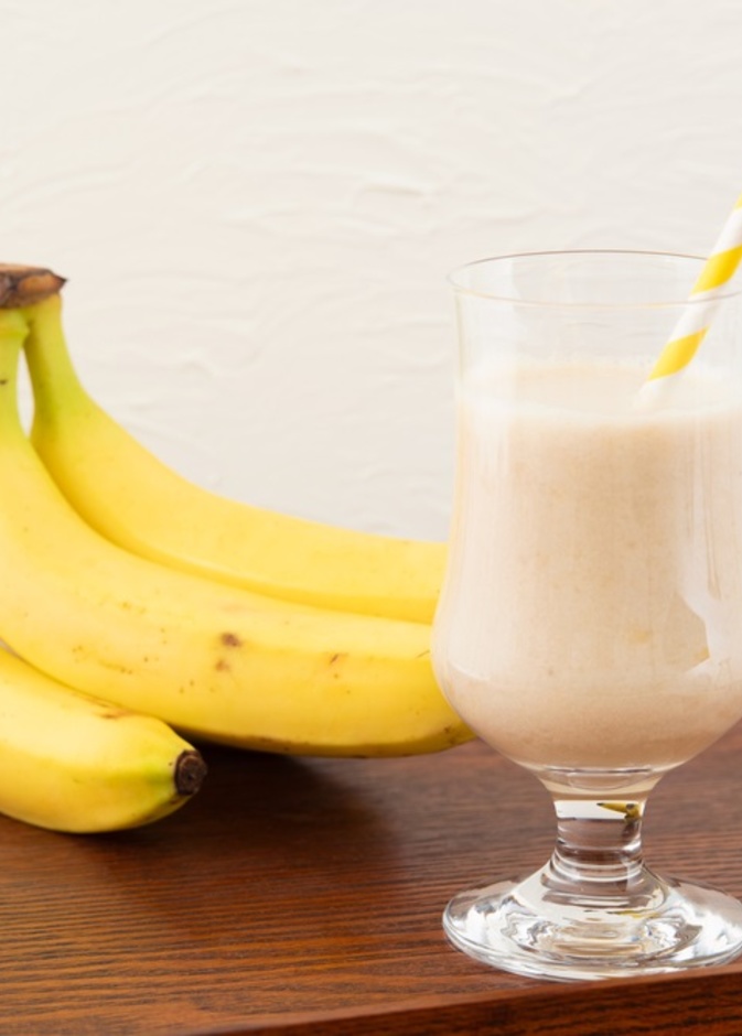 ما هي فوائد الحليب والموز قبل النوم