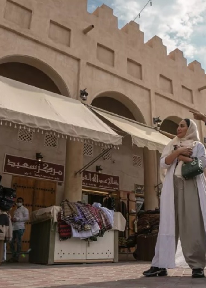 متعة التسوق في سوق القيصرية - المصدر روح السعودية 