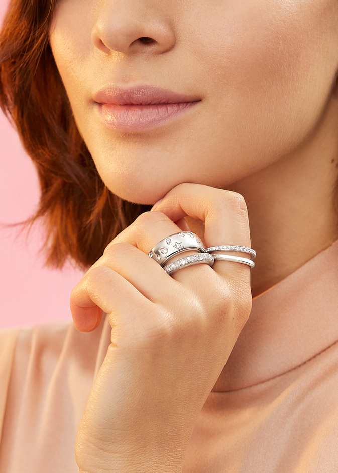 مجوهرات ذهب ناعمة للعرائس في شهر العسل بعذوبة راقية