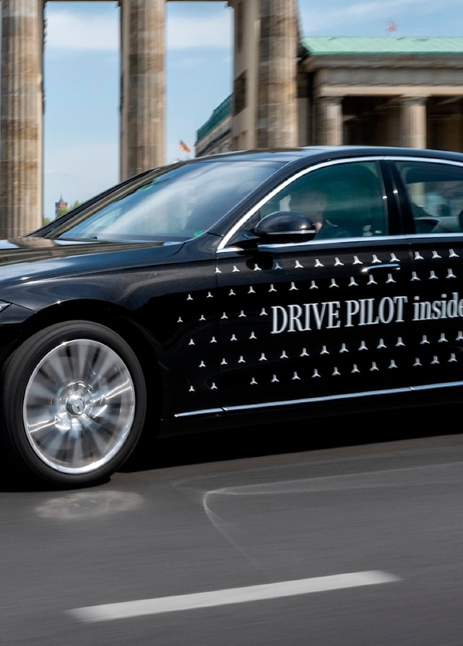 مرسيدس أول شركة سيارات تقدم نظام قيادة ذاتية