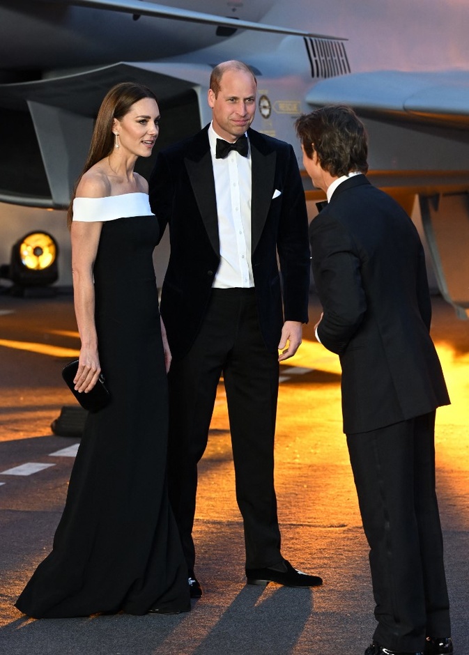 كيت ويليام على السجادة الحمراء في العرض الأول لفيلم توم كروز الجديد