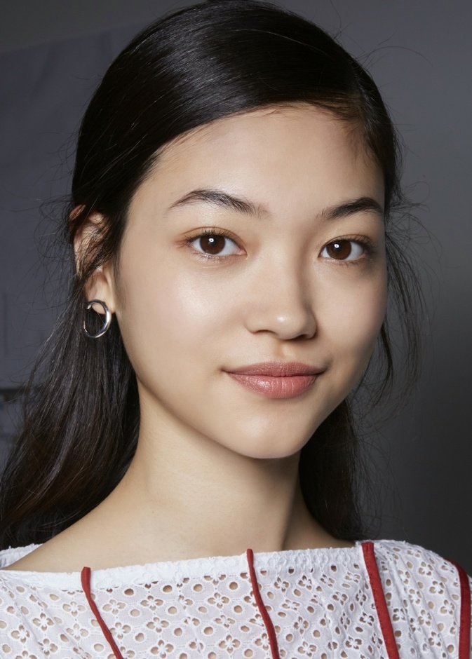 أضرار تنظيف البشرة بقناع الفازلين ومعجون الأسنان