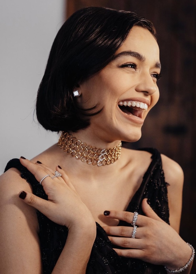 1 رئيسية اجمل مناكير للأظافر القصيرة لصيف 2022 على طريقة Rachel Zegler