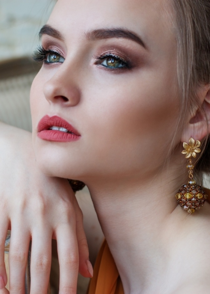 1 رئيسية تطبيق مكياج عيون ليلي مثالي للقاء مميز في المساء