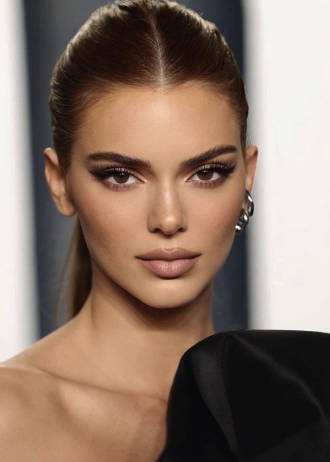 طريقة تأسيس البشرة للحصول على مكياج كيندال جينر Kendall Jenner