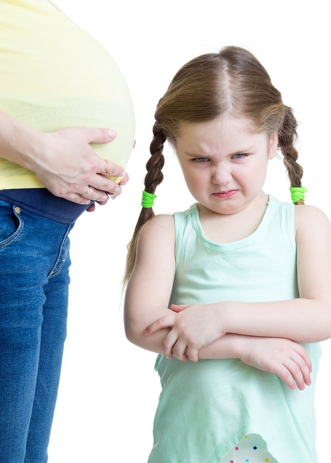 10نصائح ذهبية لتقليل غيرة طفلك الأول من أخيه الرضيع