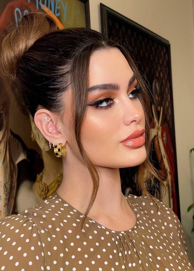 إطلالات جمالية لافتة تناسب الصيف بأسلوب روان بن حسين