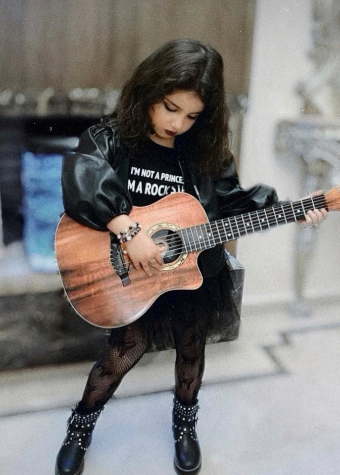 ابنة دنيا بطمة في جلسة تصوير احترافية مفاجئة.. هل تسير على خطى حلا الترك؟