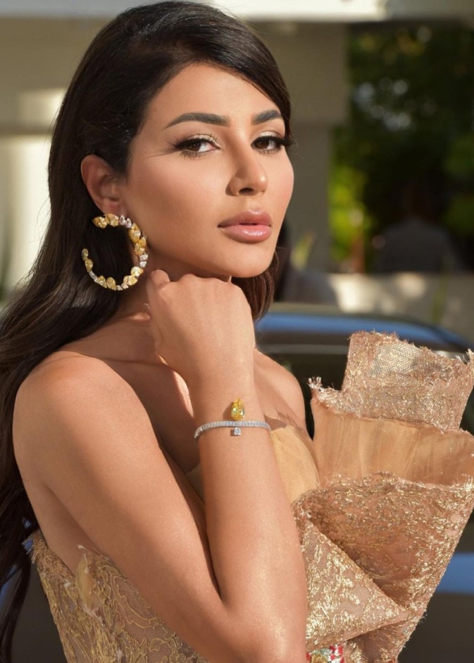 صور إطلالات جمالية ناعمة للنجمات العرب في افتتاح مهرجان كان السينمائي 2022