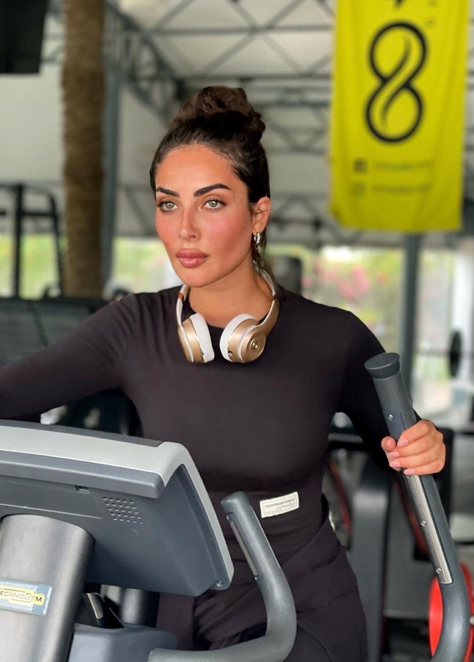 نجمات شابات يتنافسن على اللياقة البدنية بأصعب التمارين