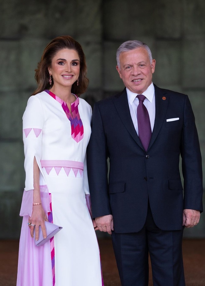 الملكة رانيا تحتفل مع زوجها ملك الأردن بعيد الاستقلال الـ 76