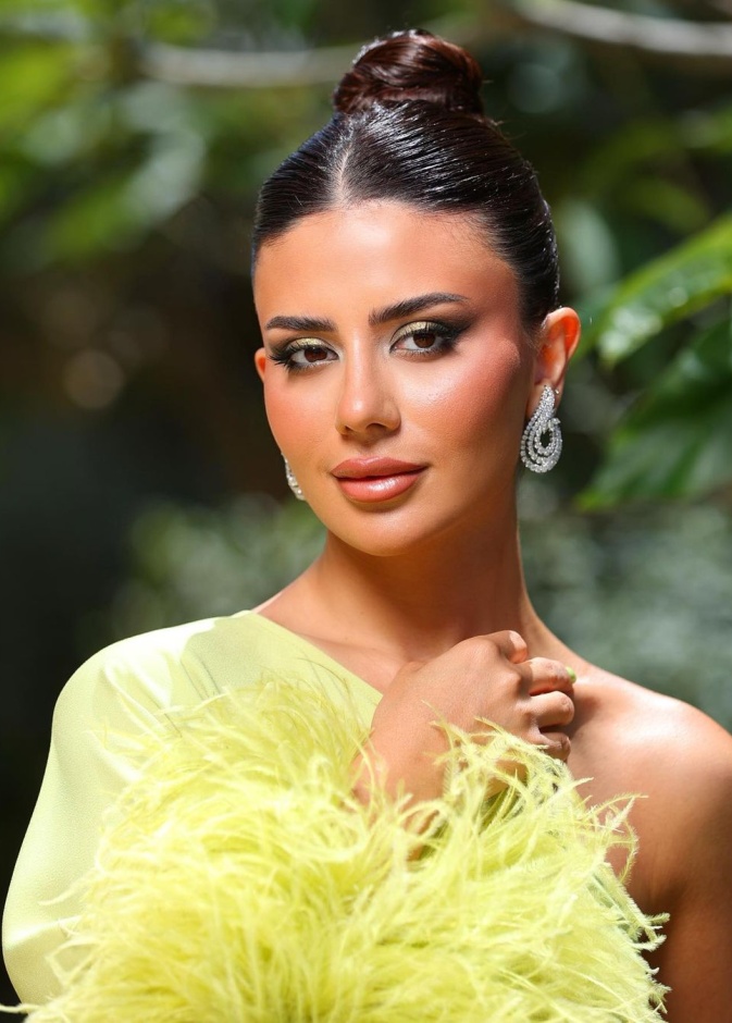 صيحة مكياج النيون الاخضر للسهرات من وحي احدث اطلالة لـ ديما الأسدي