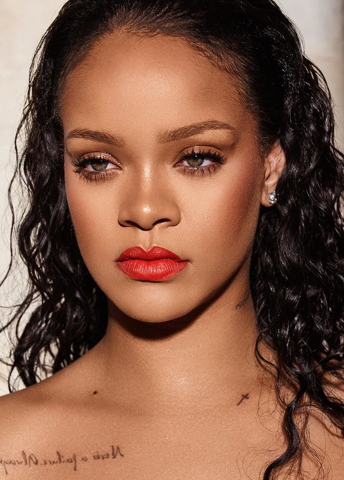 روتين العناية بالبشرة السمراء على طريقة النجمة ريهانا